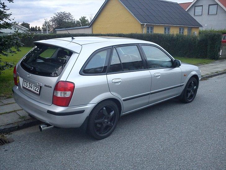 Mazda 323F billede 4