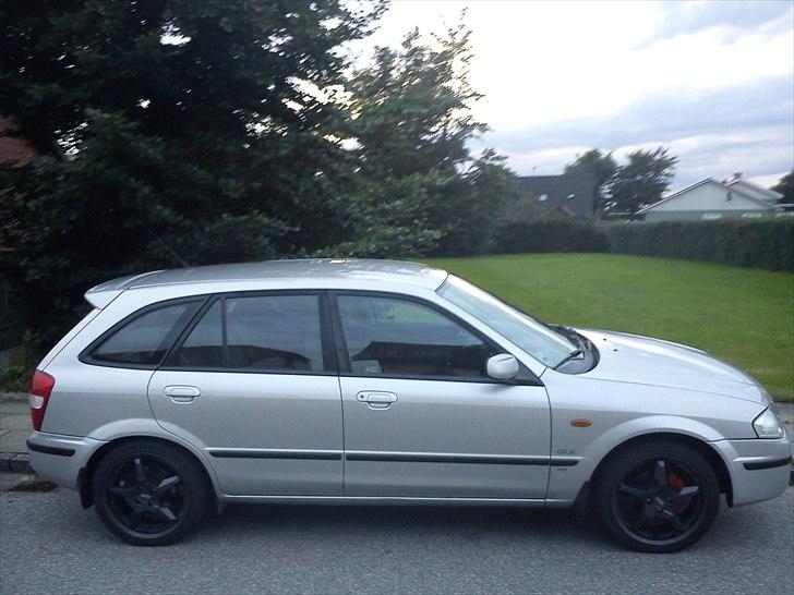 Mazda 323F billede 5