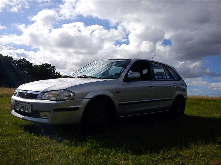 Mazda 323F billede 6