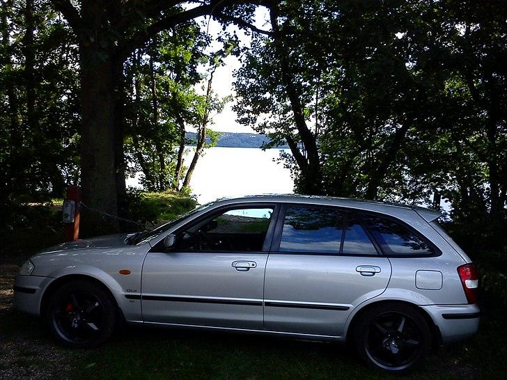 Mazda 323F billede 8