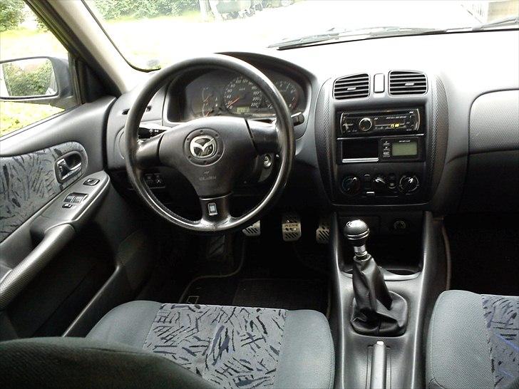 Mazda 323F billede 10