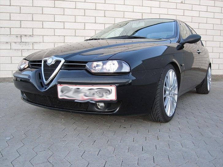 Alfa Romeo 156 (TIL SALG) - Skråt forfra ved industri billede 3