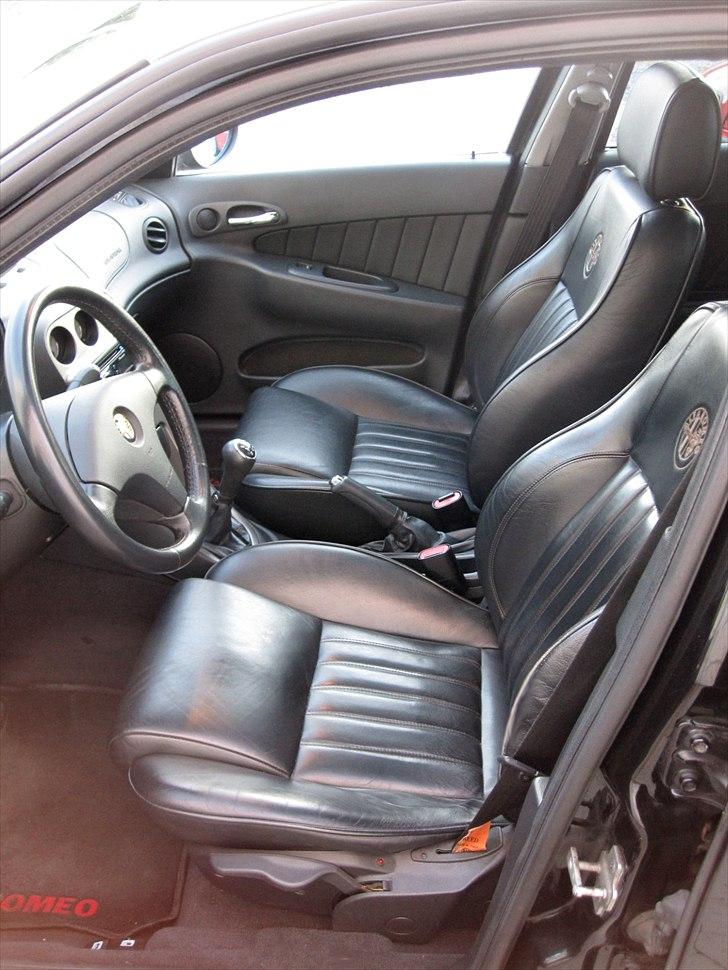 Alfa Romeo 156 (TIL SALG) - Front kabinen med MOMO læder sæder fra siden billede 6