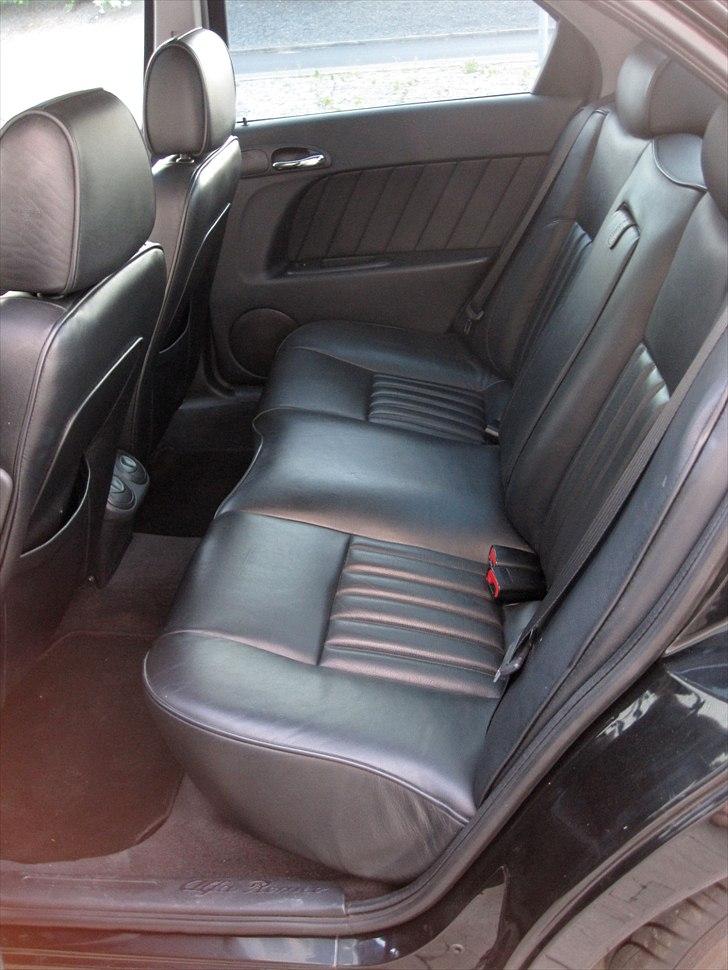 Alfa Romeo 156 (TIL SALG) - Bagsæde kabinen med MOMO læder sæder og splitbagsæde billede 10