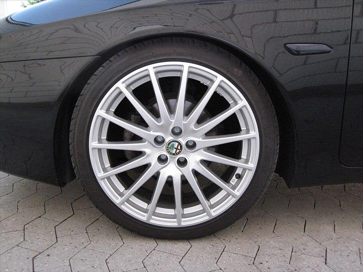 Alfa Romeo 156 (TIL SALG) - Alfa 159 Style 18" fælg, sorte blink og skivebremser billede 12