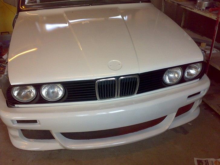 BMW E30 320i / 325i  billede 1