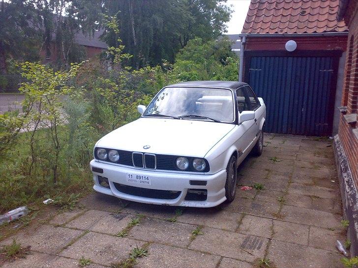 BMW E30 320i / 325i  billede 2