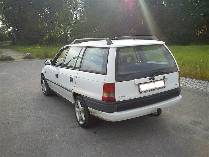 Opel astra f caravan solgt billede 9
