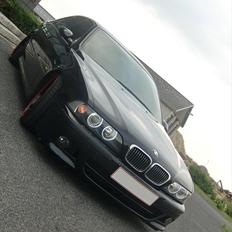 BMW E39 523i