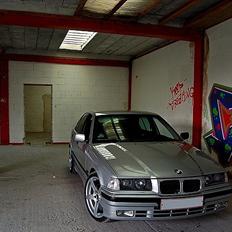 BMW E36 325i