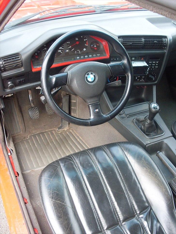 BMW 318is - m/fartpilot, a/c og bordcomputer billede 6