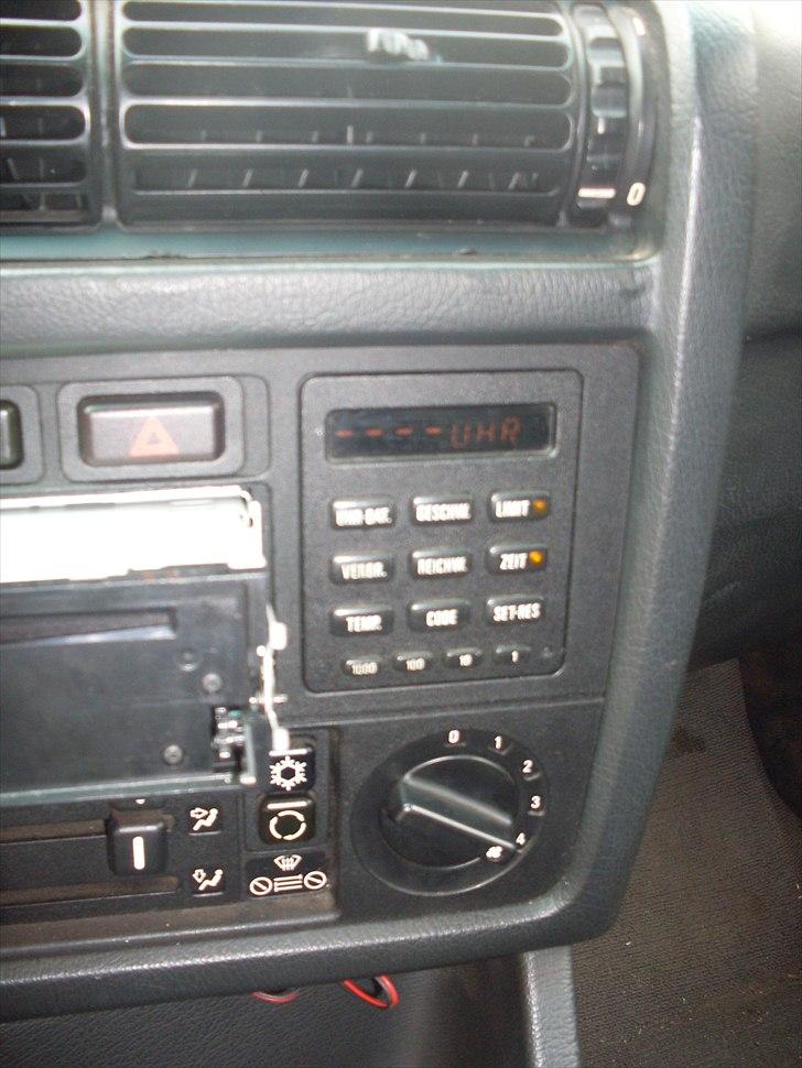 BMW 318is - m/fartpilot, a/c og bordcomputer billede 8