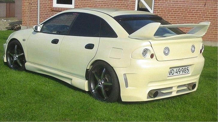 Mazda 323 f  billede 1