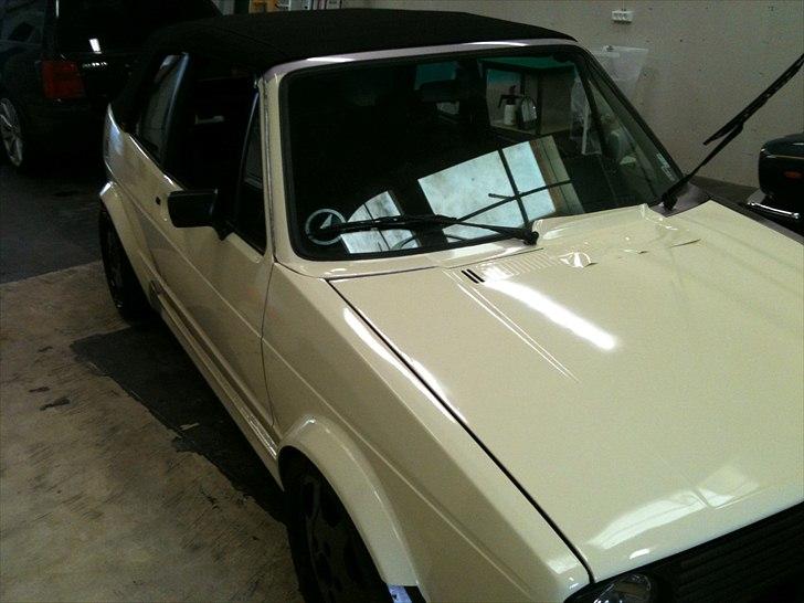 VW Golf Cab (solgt) - Golf´en igang med at blive folieret  billede 3