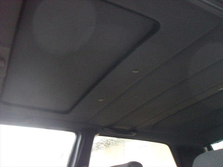 VW Golf 2 GTI - Ser ikke så mørk ud i lyset , men kabinen er helt sort :)  billede 13