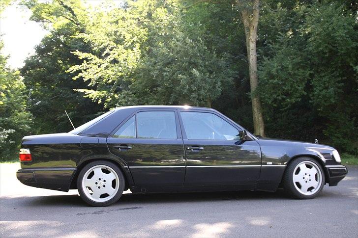 Mercedes Benz E300D w124 aut. billede 1