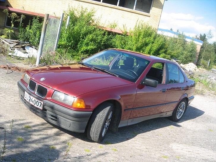 BMW E36 316i TOTALSKADET billede 2