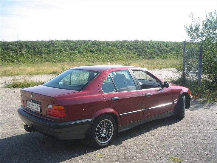 BMW E36 316i TOTALSKADET billede 4