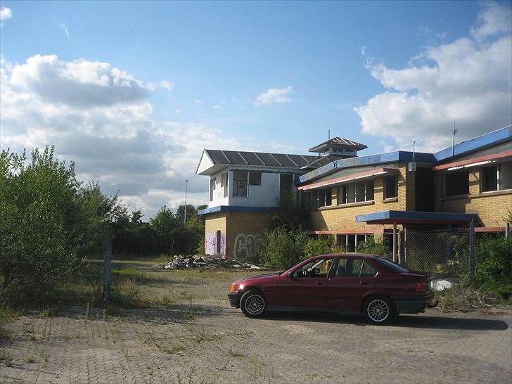 BMW E36 316i TOTALSKADET billede 5