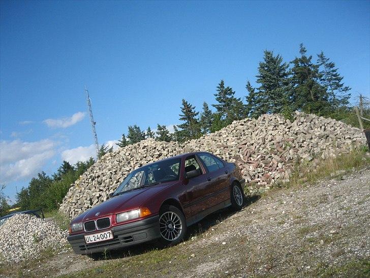 BMW E36 316i TOTALSKADET billede 9