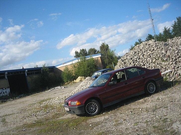 BMW E36 316i TOTALSKADET billede 12
