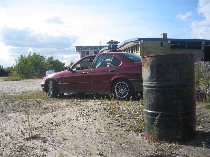 BMW E36 316i TOTALSKADET billede 13