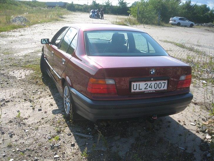 BMW E36 316i TOTALSKADET billede 15