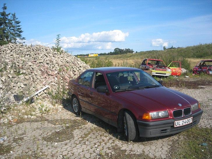 BMW E36 316i TOTALSKADET billede 17