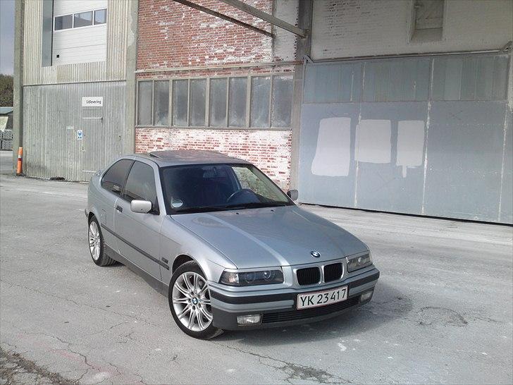 BMW 318ti billede 1