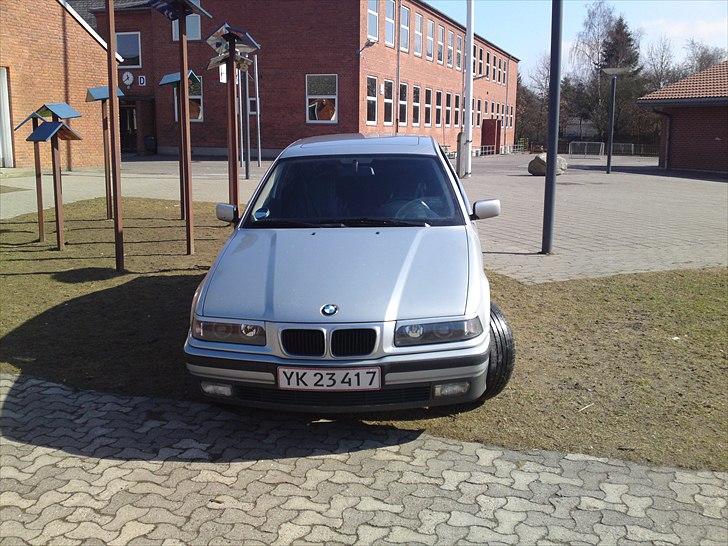 BMW 318ti billede 6