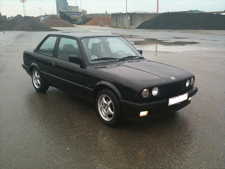 BMW E30 320 Coupé SOLGT - før montering af angel eyes billede 1