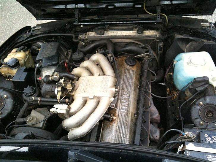 BMW E30 320 Coupé SOLGT - motorvask efter fyraften imorgen ;D billede 13