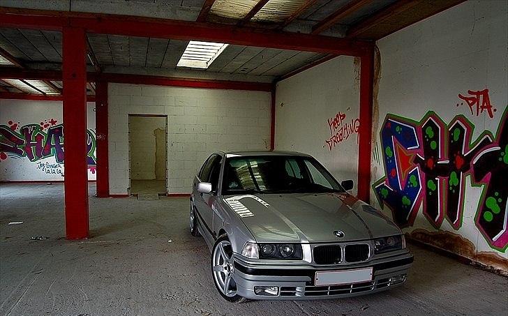 BMW E36 325i billede 1