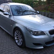 BMW E60 M5 V10 *SOLGT*