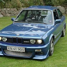 BMW                  E30 320i