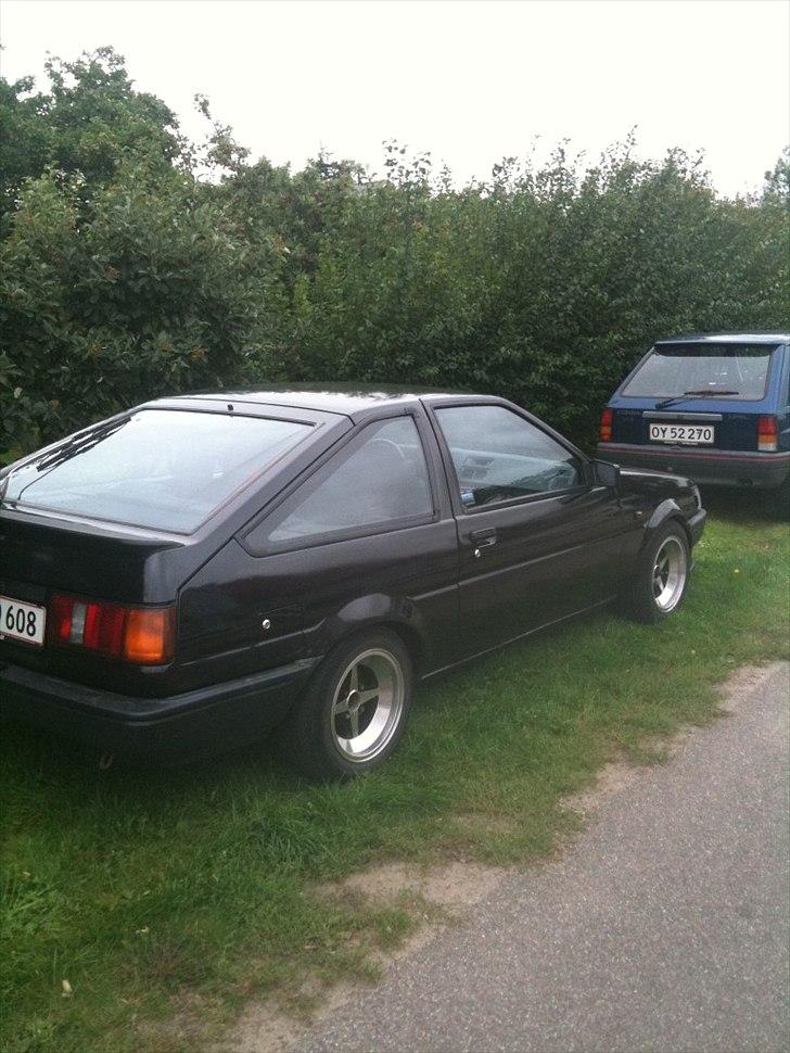 Toyota Corolla 1.6 GT Coupe AE86 billede 2