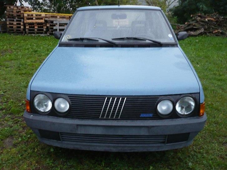 Fiat ritmo 70 cl  - flot front.... der kan satme komme lys i de miderste lygter billede 4