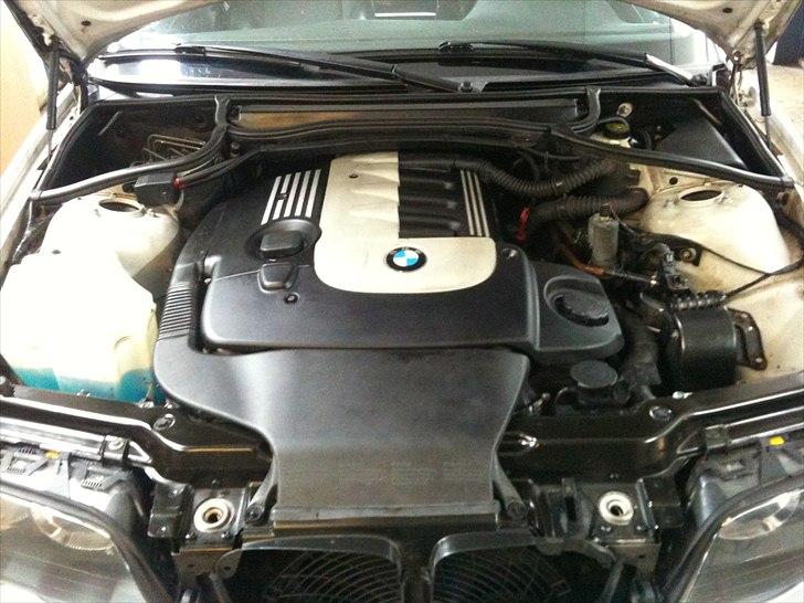 BMW E46 330D SOLGT billede 7