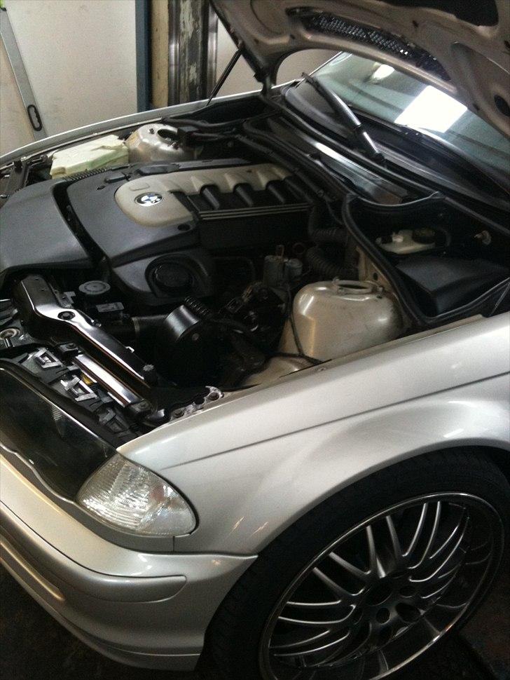 BMW E46 330D SOLGT billede 9