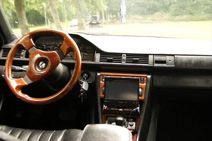 Mercedes Benz 300E SOLGT billede 13