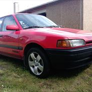 Mazda 323 i