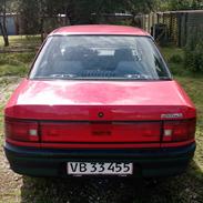 Mazda 323 i
