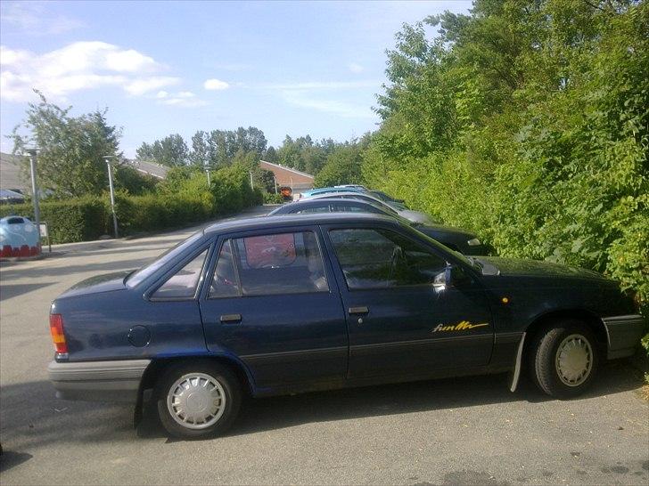 Opel Kadet Fun Sedan E billede 2