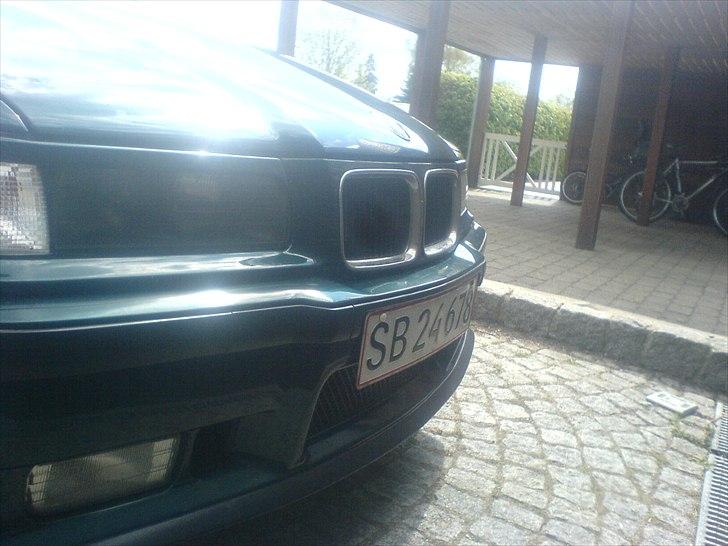 BMW 323i billede 2