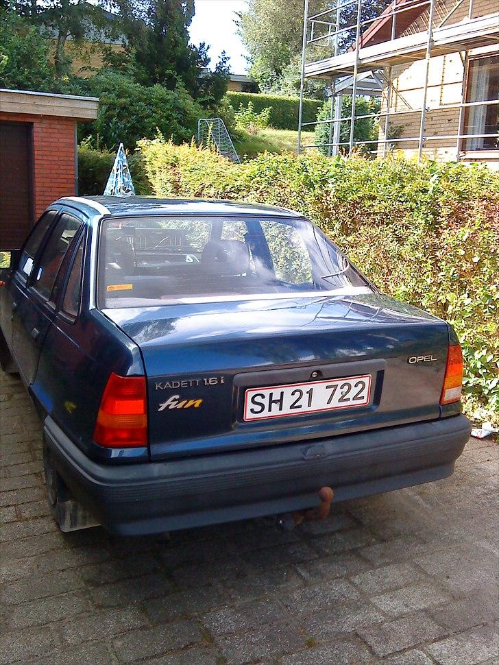 Opel Kadet Fun Sedan E billede 3