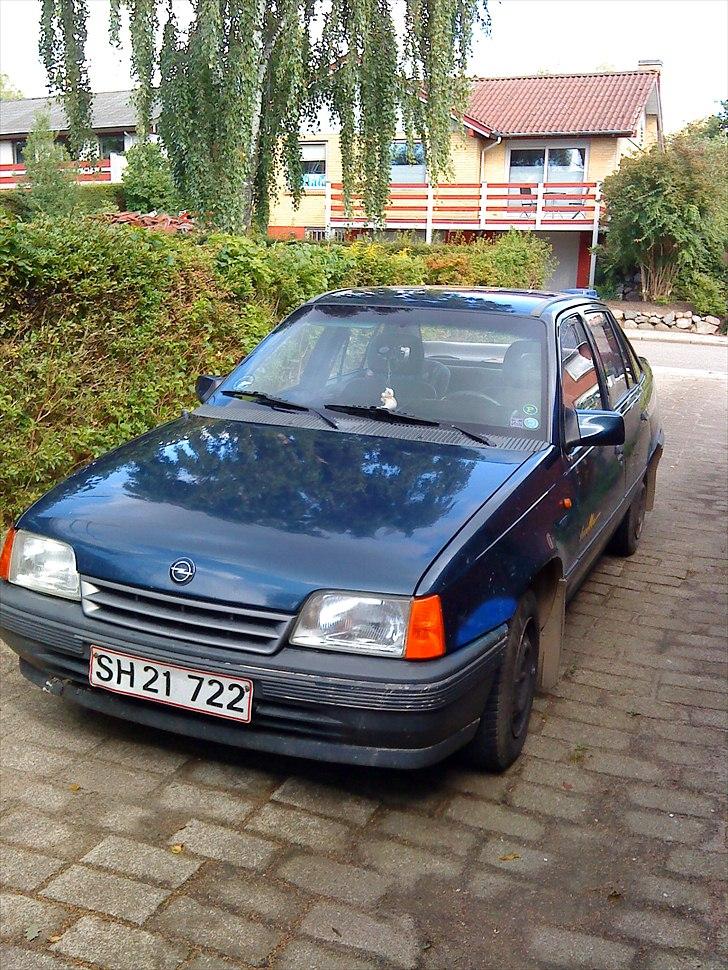 Opel Kadet Fun Sedan E billede 4