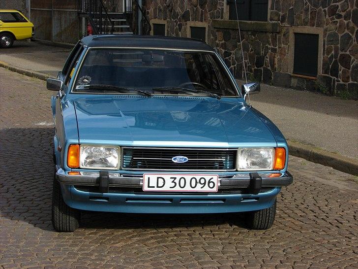 Ford Taunus 2.3 Ghia SOLGT - VROOOM! Da denne perle blev til salg, måtte jeg bare eje den.... Solgte faktisk en rigtig pæn Commodore GS/E, for at rejse lidt hurtig kapital til denne Taunus.... billede 2