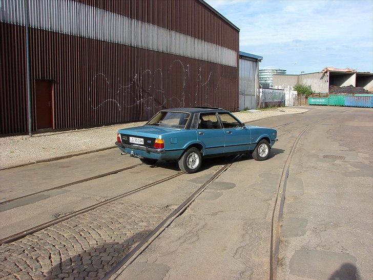 Ford Taunus 2.3 Ghia SOLGT - TraLaLa..... Hva ska jeg sige?....... Det kører som om, det var på skinner!..... Nåh Narj, her er det kun solen, der skinner ;-) billede 6