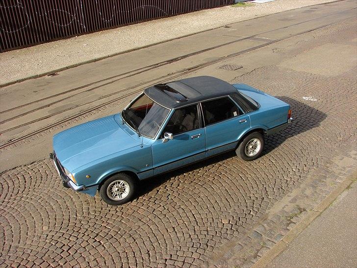 Ford Taunus 2.3 Ghia SOLGT - Og nu med soltag....... Og efter lidt olie og kærlighed, så kan det både åbne . og IKKE mindst LUKKE igen! ;-) billede 7