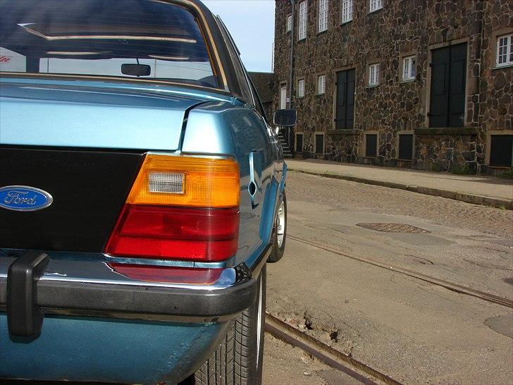 Ford Taunus 2.3 Ghia SOLGT - Jeg elsker denne mk4 model, med de "trekantede" baglygter...... Denne her er en af de sidste, før mk5 modellen kom på markedet.... billede 8